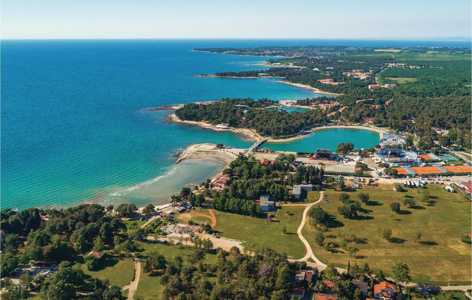 Gorgeous Apartment In Umag With Wifi Екстериор снимка